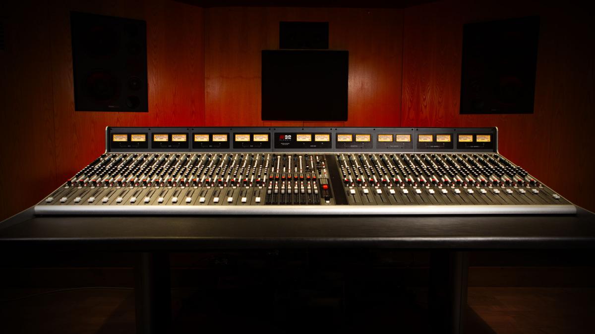 Harrison 32Classic Console